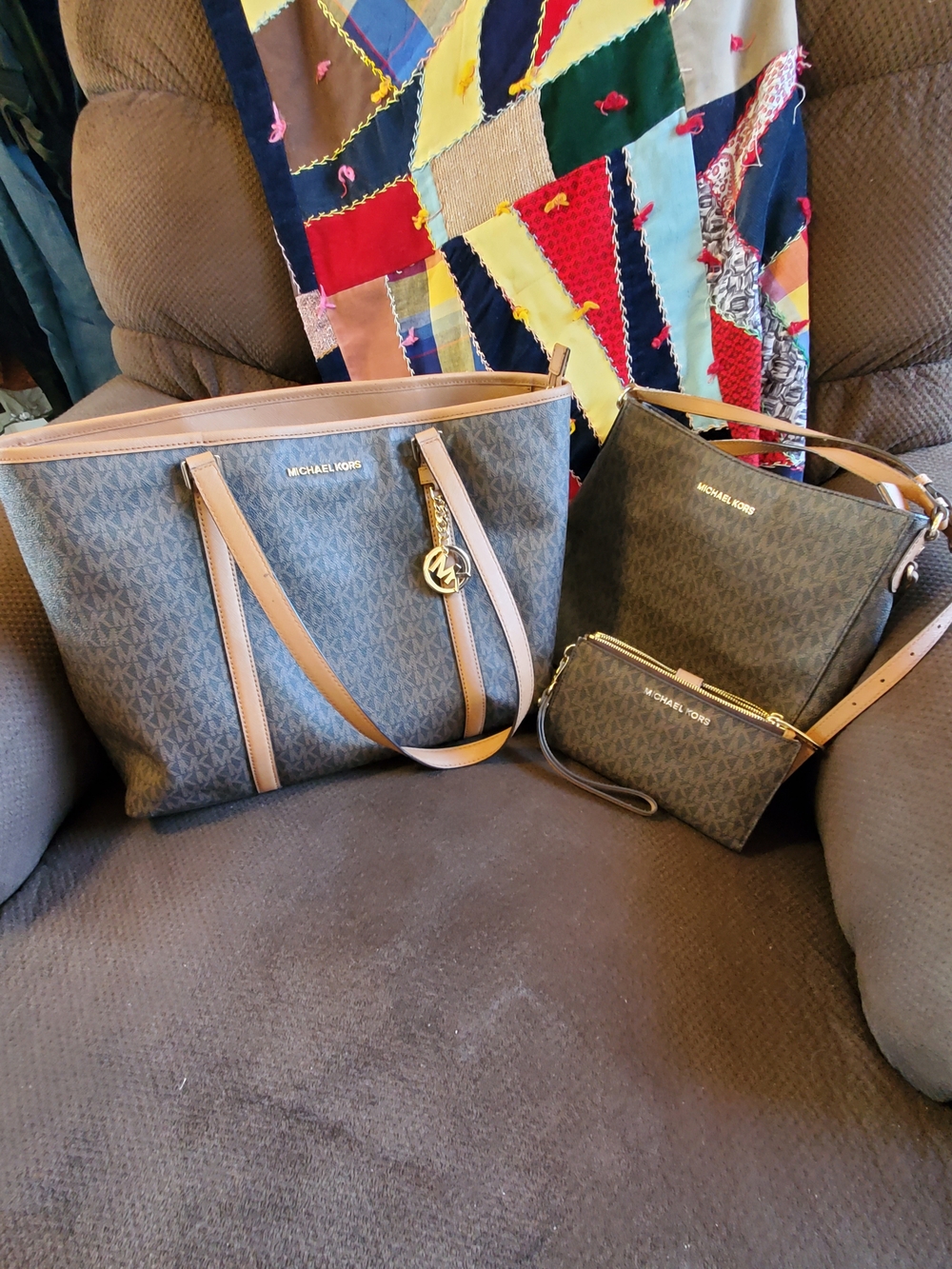 Michael Kors 3-Piece Set Large Tote, Crossbody Bag & Wristlet Wallet MK Signatur